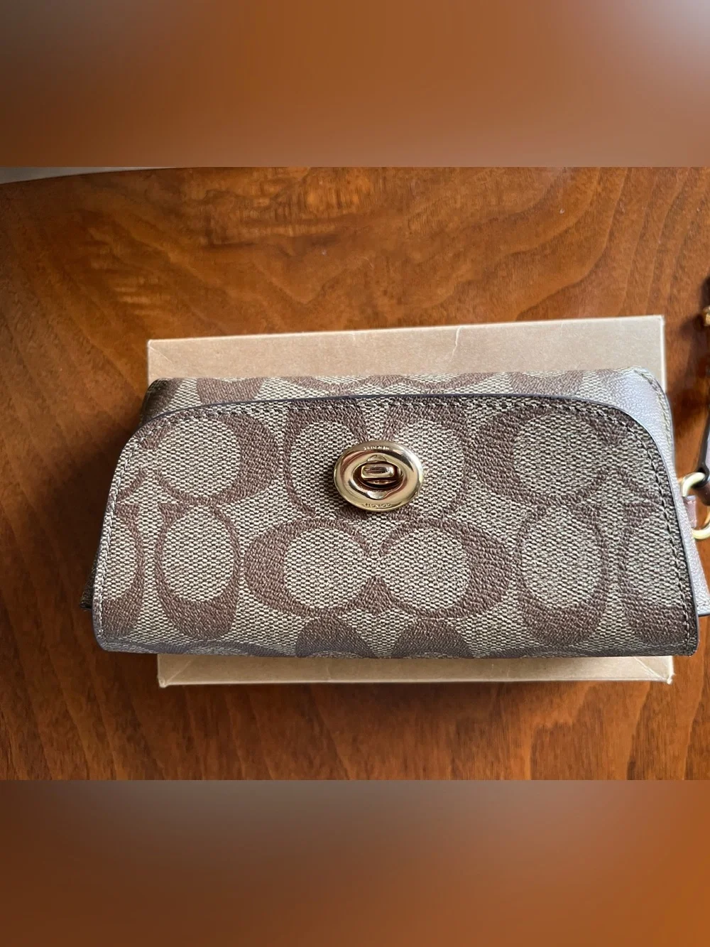 Coach glasses pouch in Signature khaki/tan! Clip on your bag or belt loop!